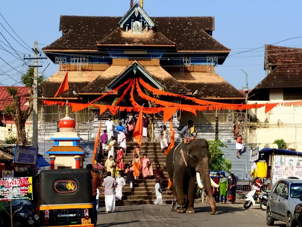Villa Swasthi Griha à Aranmula Extérieur photo