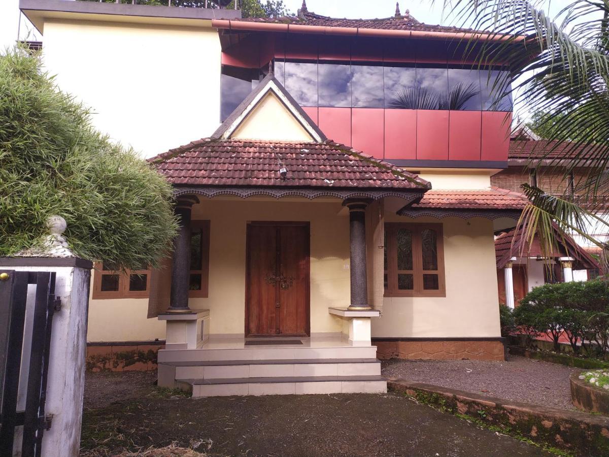 Villa Swasthi Griha à Aranmula Extérieur photo