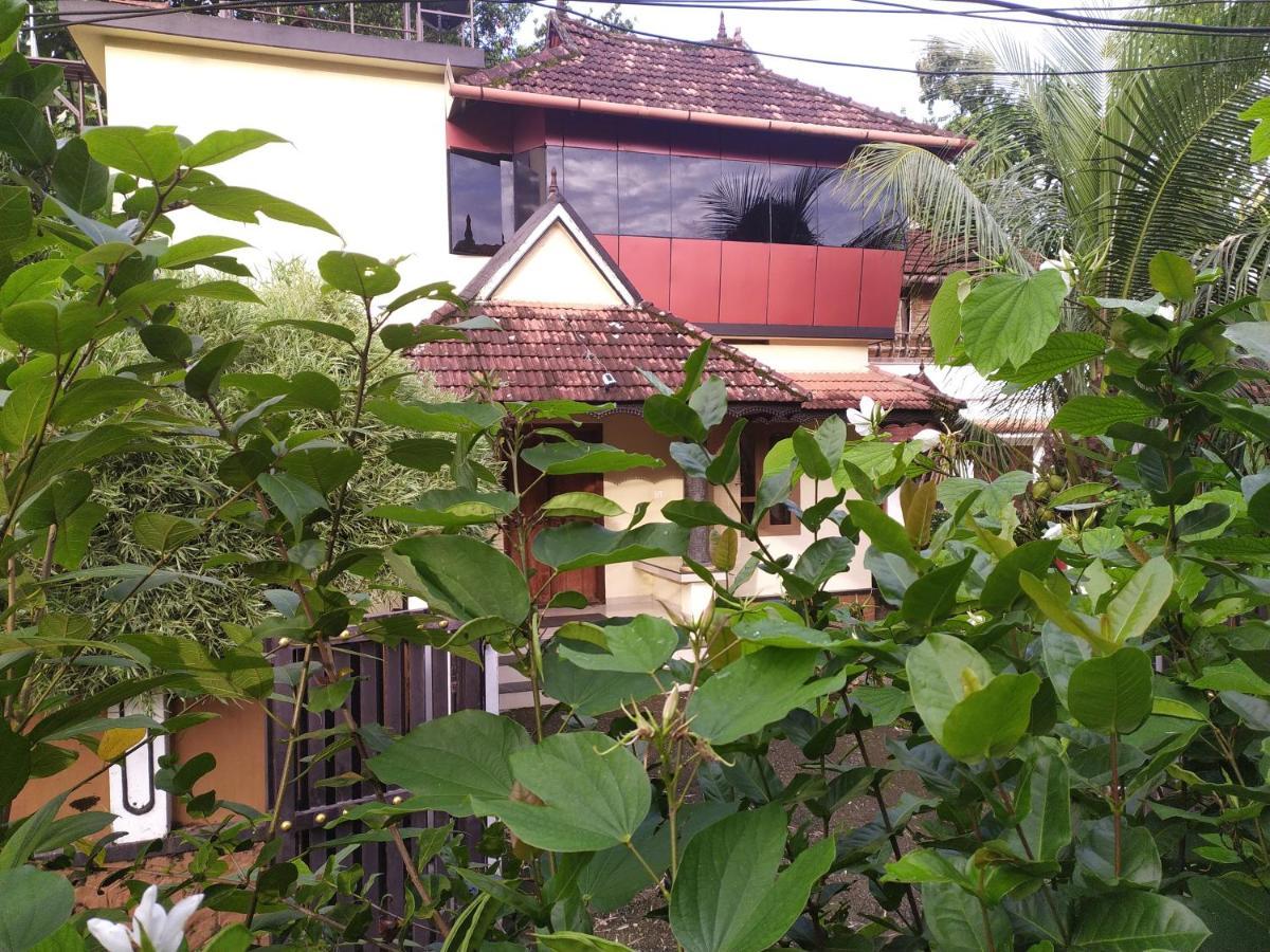 Villa Swasthi Griha à Aranmula Extérieur photo