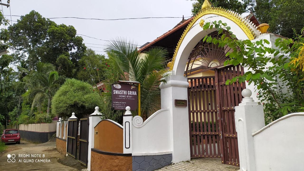 Villa Swasthi Griha à Aranmula Extérieur photo