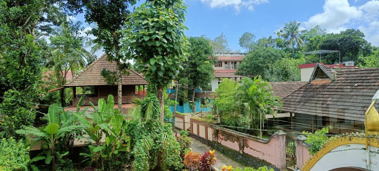 Villa Swasthi Griha à Aranmula Extérieur photo