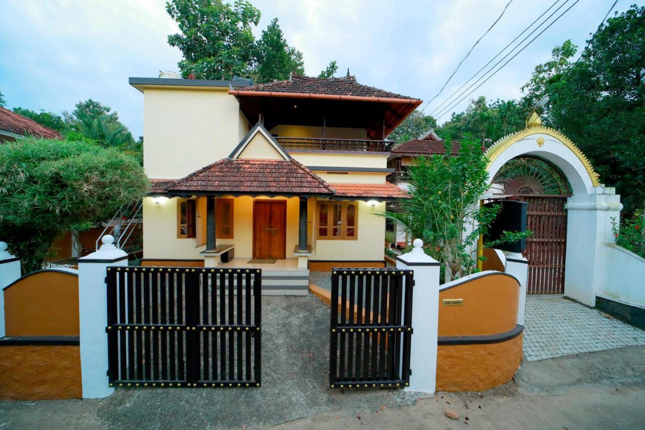 Villa Swasthi Griha à Aranmula Extérieur photo