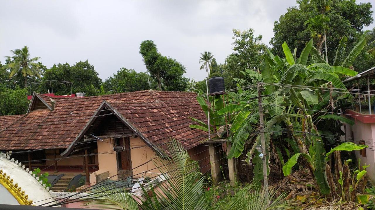 Villa Swasthi Griha à Aranmula Extérieur photo